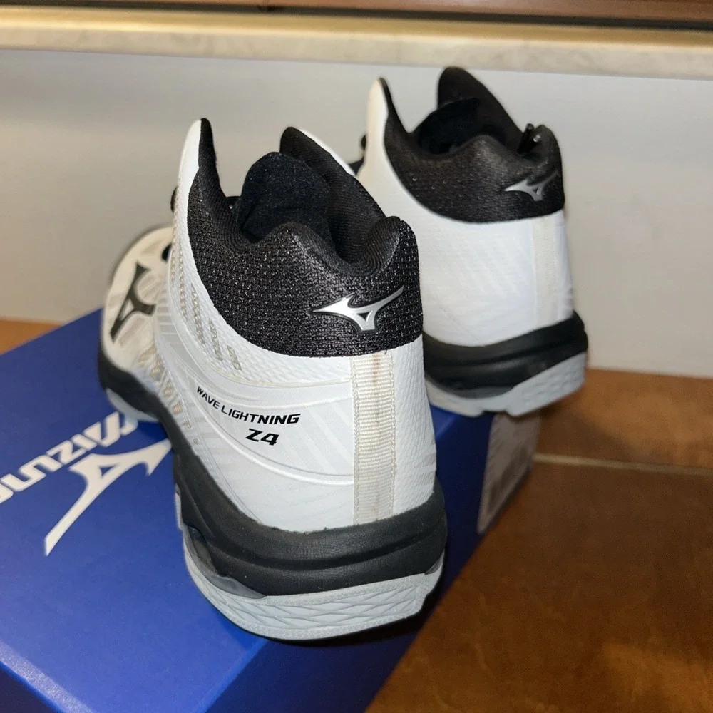 Mizuno volleyball shoes